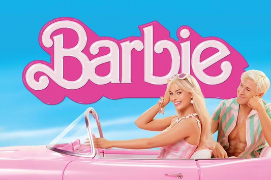 Elegantie Onthuld: Een Diepgaande Duik in Barbie’s Modegarderobe in de Nieuwe Film