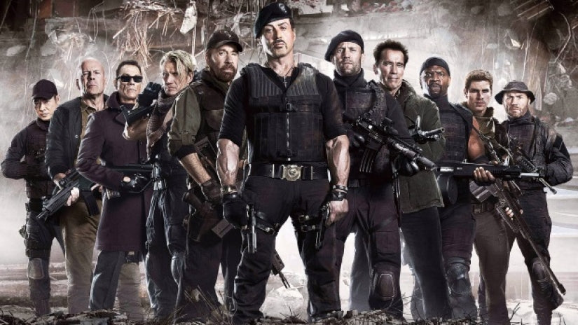 Dubbele Actie, Dubbele Stijl: De Modegarderobe van “The Expendables 2” Ontdekt